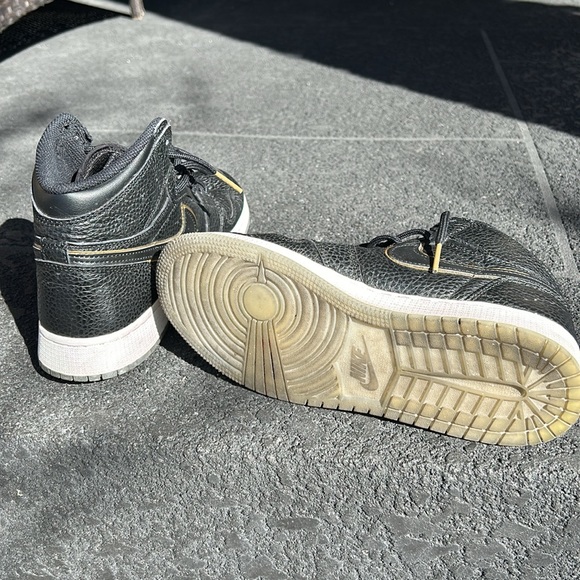 Nike Jordan 1’s - Picture 4 of 6